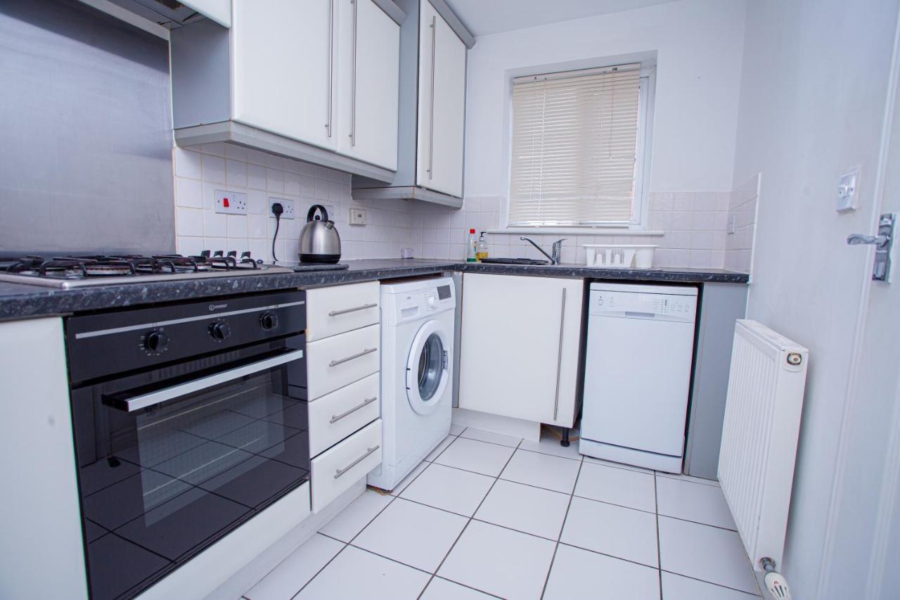Turners Gardens Villa Northampton Bagian luar foto