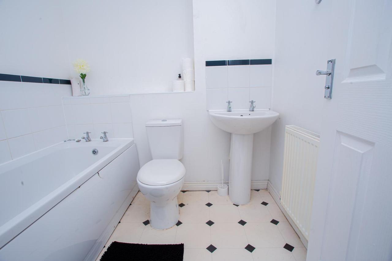 Turners Gardens Villa Northampton Bagian luar foto