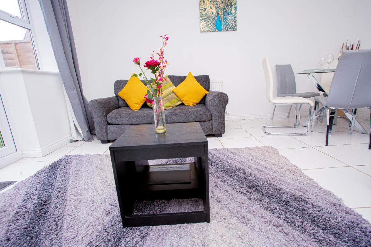 Turners Gardens Villa Northampton Bagian luar foto