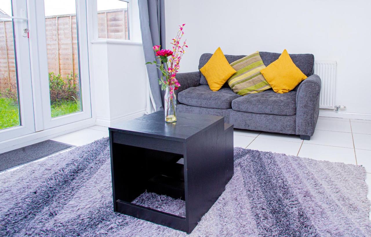 Turners Gardens Villa Northampton Bagian luar foto